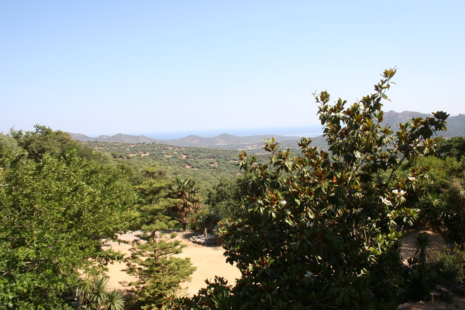 Vue depuis le domaine sur la vallée de la Balagne et la mer